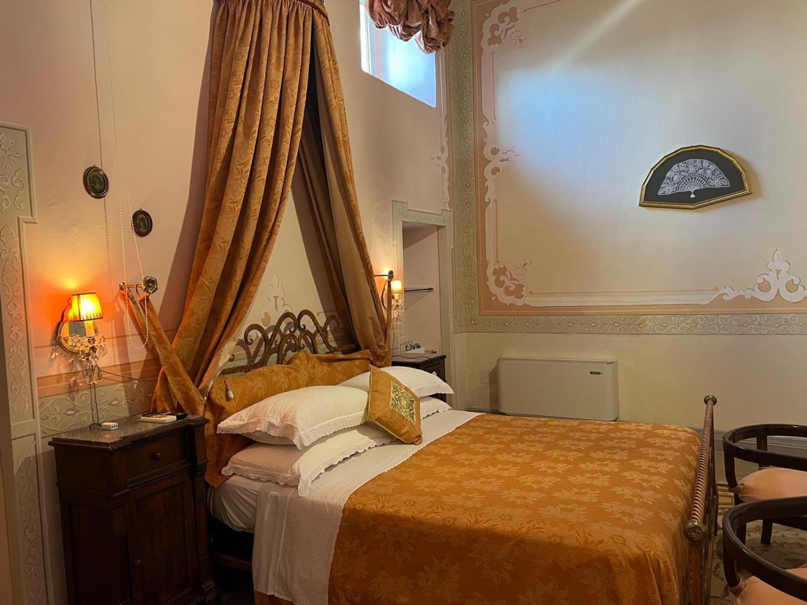 Palazzo De Castro Bed & Breakfast Squinzano Ngoại thất bức ảnh