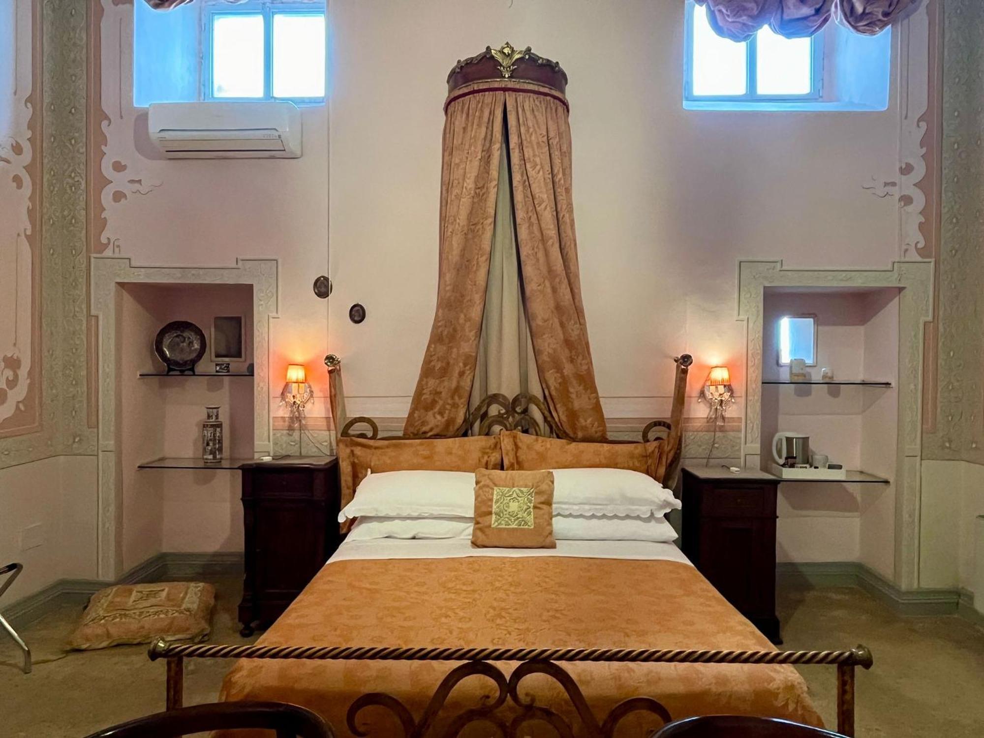 Palazzo De Castro Bed & Breakfast Squinzano Ngoại thất bức ảnh